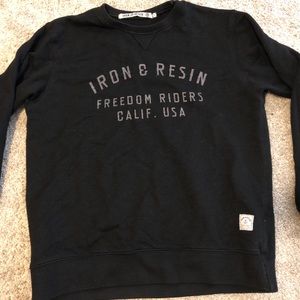 Black Iron & Resin sweat shirt